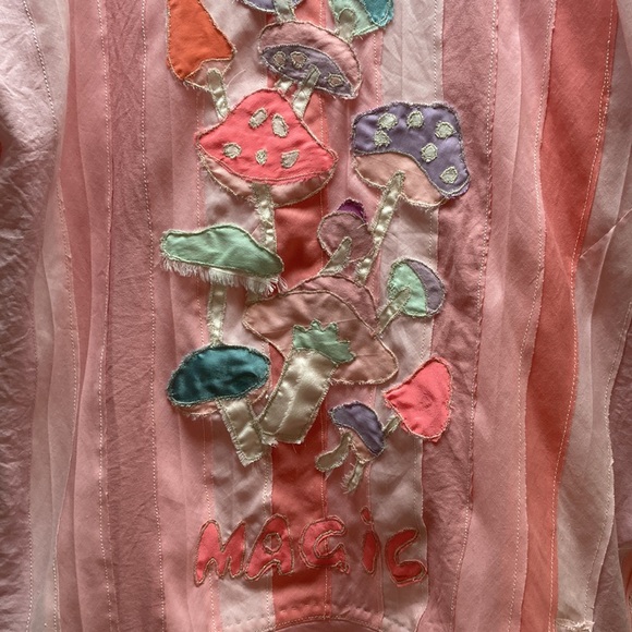 “Magic mushrooms 🍄” blouse (cover). - Picture 3 of 10